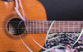 guitare-espagnole-avec-confettis.jpg